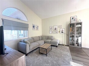 21138 Jasmines Way in Lake Forest, CA - Foto de edificio - Building Photo