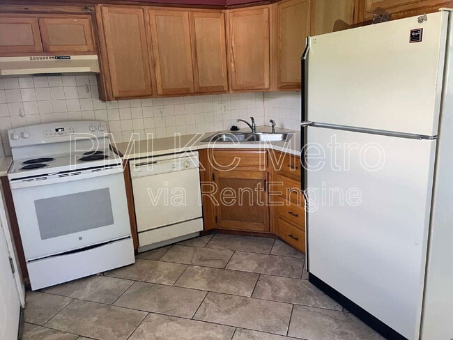 property at 103 E Sunrise Dr
