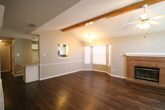 6122 10th St in Lubbock, TX - Building Photo - Building Photo