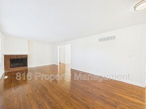 8203 E 53rd St in Kansas City, MO - Building Photo - Building Photo
