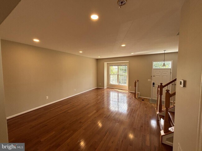 14773 Truitt Farm Dr in Centreville, VA - Building Photo - Building Photo