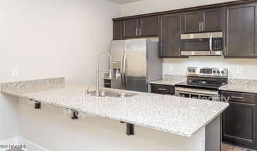 105 Foster Grove Dr in Youngsville, LA - Building Photo - Building Photo