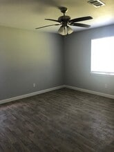 122 Wood Manor Ln in Sour Lake, TX - Building Photo - Building Photo