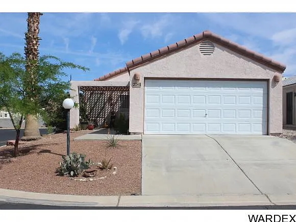 2348 Taos Dr in Bullhead City, AZ - Foto de edificio