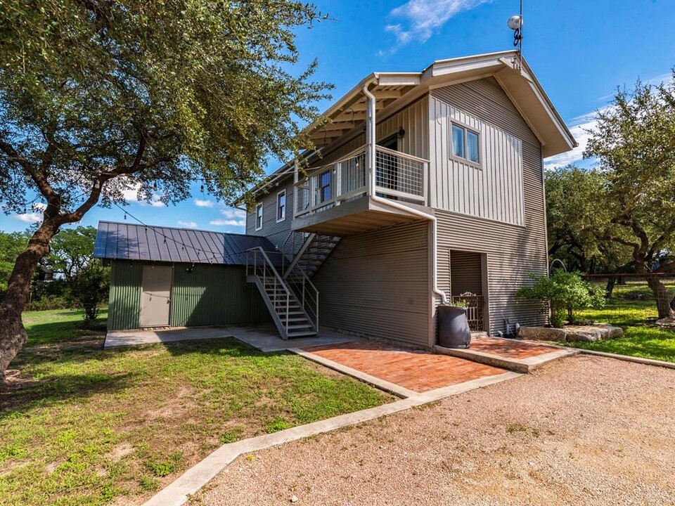 420 Elder Hill Rd in Driftwood, TX - Building Photo