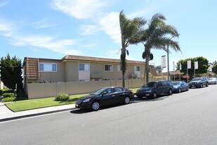 Westerly Shores in Oxnard, CA - Building Photo