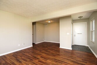 1095 Parkridge Ct in Cincinnati, OH - Building Photo - Building Photo