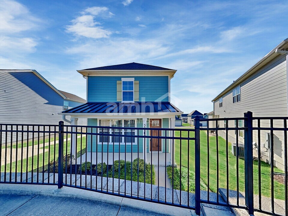 5516 Central Grove Sq in Nashville, TN - Building Photo