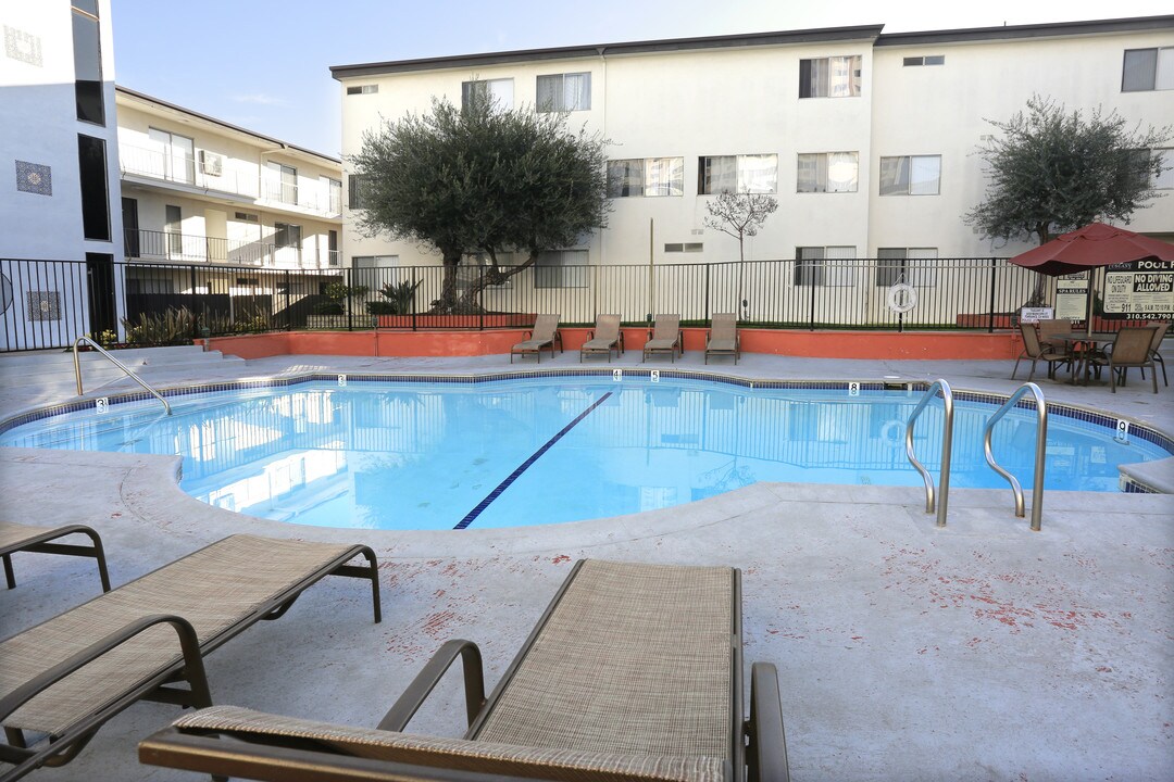 Tuscany Villas in Torrance, CA - Foto de edificio