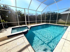 731 Waterside Ct in Tarpon Springs, FL - Building Photo