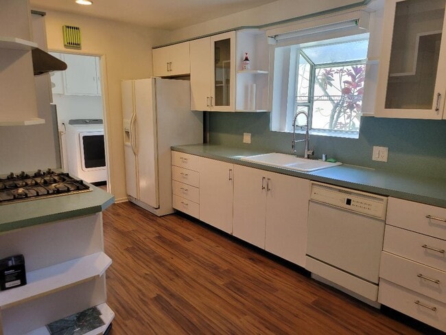 20412 Londelius St in Winnetka, CA - Foto de edificio - Building Photo