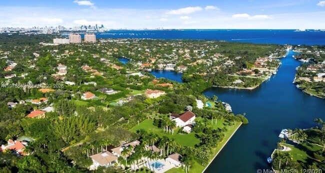 4895 SW 88th St in Miami, FL - Building Photo - Building Photo