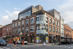 255 Berry St in Brooklyn, NY - Building Photo