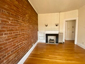 52 Revere St, Unit T5 in Boston, MA - Building Photo - Building Photo