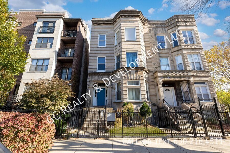 4241 S Calumet Ave in Chicago, IL - Building Photo