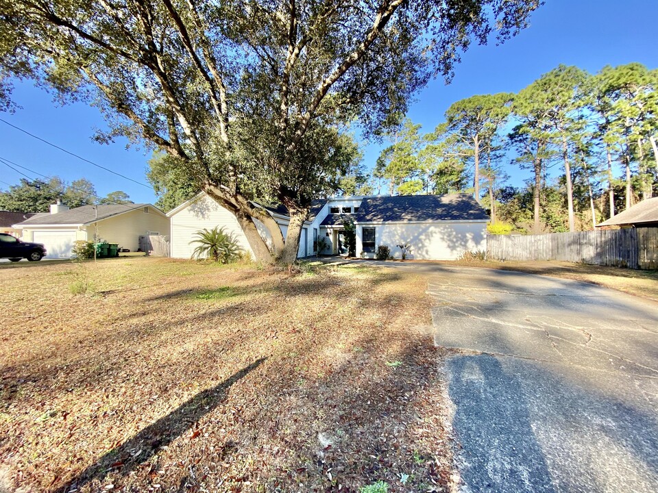 938 Rue De Palms in Niceville, FL - Building Photo