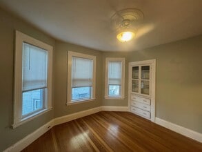 106 Highland Ave, Unit #2 in Somerville, MA - Foto de edificio - Building Photo