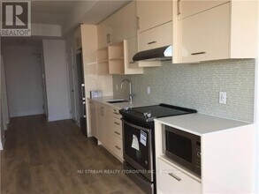 150 Fairview Mall Dr in Toronto, ON - Building Photo - Building Photo