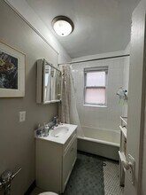 1056 W Cornelia Ave in Chicago, IL - Building Photo - Building Photo