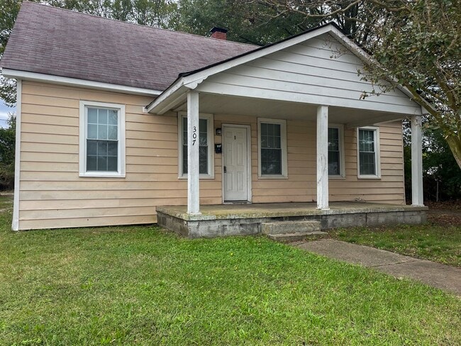 307 N 6th Ave in Hopewell, VA - Foto de edificio - Building Photo
