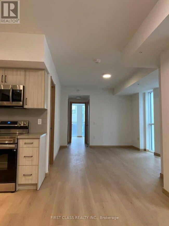 3429 Sheppard Ave E in Toronto, ON - Building Photo - Building Photo