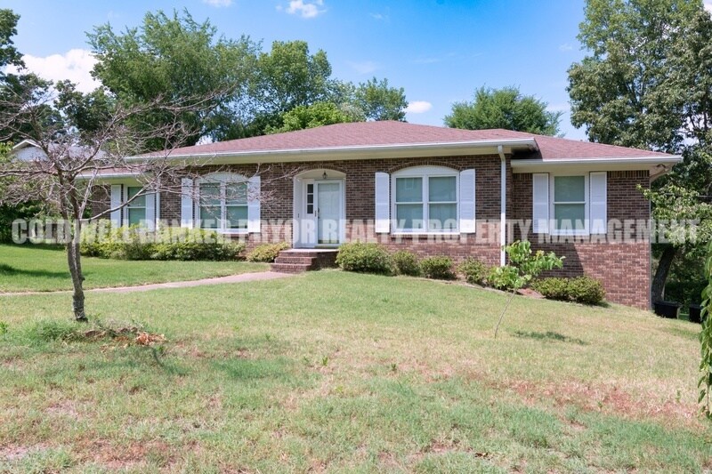 211 Sandpiper Ln in Chattanooga, TN - Building Photo