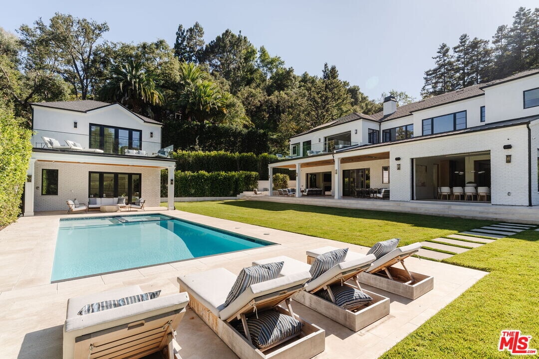 13164 Boca De Canon Ln in Los Angeles, CA - Building Photo