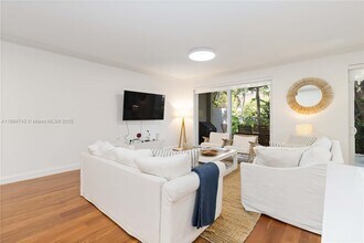 3023 NE Quayside Ln in Miami, FL - Building Photo - Building Photo