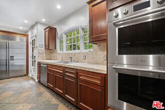 312 S El Camino Dr in Beverly Hills, CA - Building Photo - Building Photo