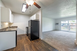 Cedar Creek Apartments in Okemos, MI - Building Photo