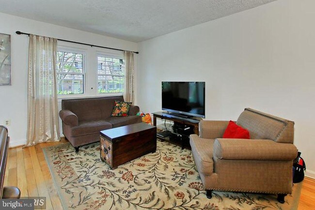 216 S Virginia Ave in Falls Church, VA - Building Photo - Building Photo