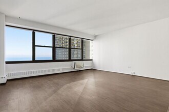 6030 N Sheridan Rd in Chicago, IL - Building Photo - Building Photo