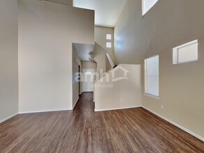 6612 W Shaw Butte Dr in Glendale, AZ - Foto de edificio - Building Photo