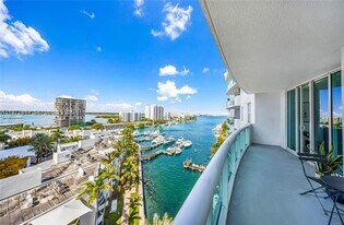 7910 Harbor Island Dr in North Bay Village, FL - Building Photo