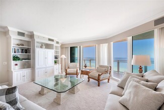 8231 Bay Colony Dr in Naples, FL - Building Photo - Building Photo