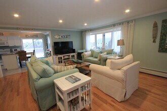 32 Tupper Ave in Sandwich, MA - Building Photo - Building Photo