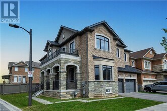 391 Grindstone Trl in Oakville, ON - Building Photo - Building Photo