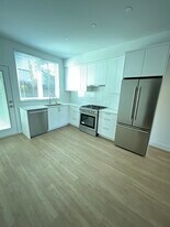 240 4th St W in North Vancouver, BC - Building Photo