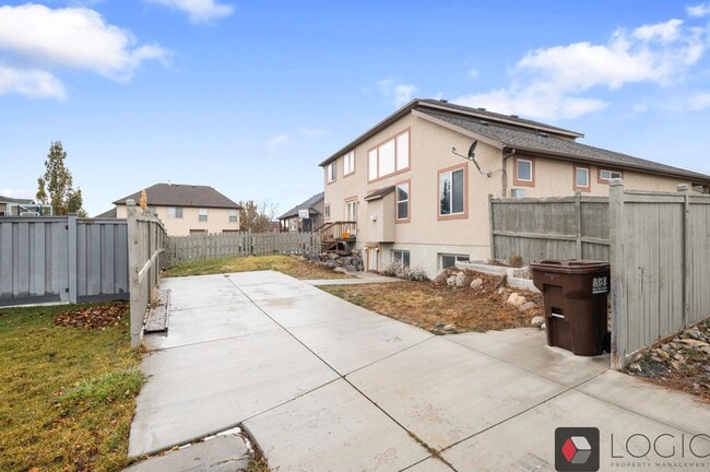 3864 E Clubhouse Ln in Eagle Mountain, UT - Building Photo - Building Photo