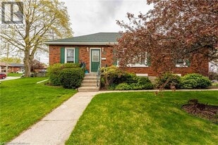 89 Elgin St N in Cambridge, ON - Building Photo