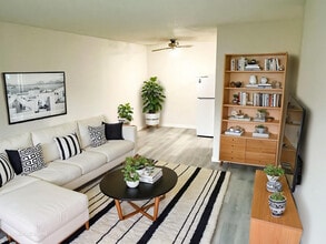 West Meadow Apartments in Saskatoon, SK - Building Photo - Building Photo