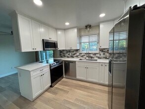 6594 Estes St in Arvada, CO - Foto de edificio - Building Photo