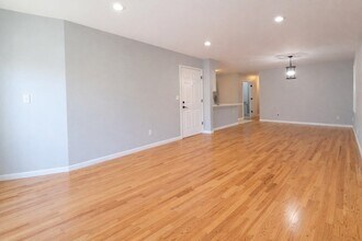 11-13-13 Wallis Ave in Jersey City, NJ - Building Photo - Building Photo