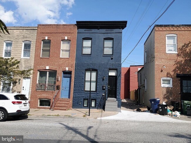 property at 1101 1/2 S Clinton St