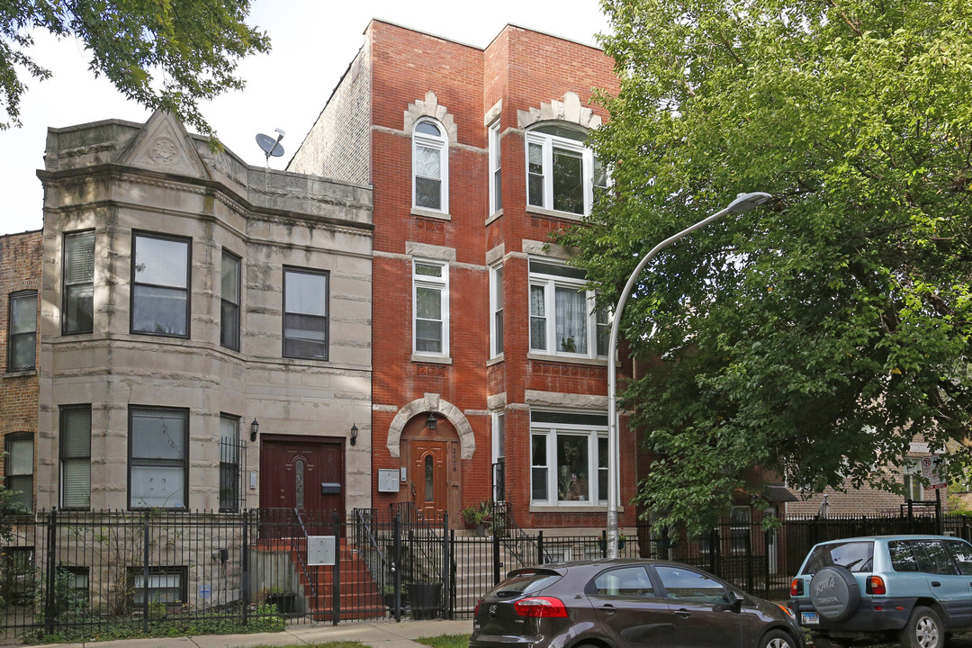 2608 W Evergreen Ave in Chicago, IL - Building Photo