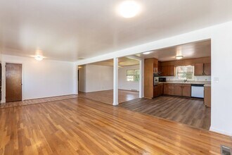 3106 Horse Pen Creek Rd in Greensboro, NC - Building Photo - Building Photo