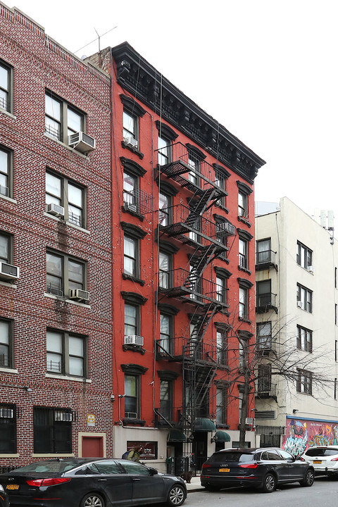 155 E 2nd St in New York, NY - Building Photo