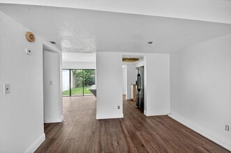 1405 White Pine Dr in Wellington, FL - Building Photo - Building Photo