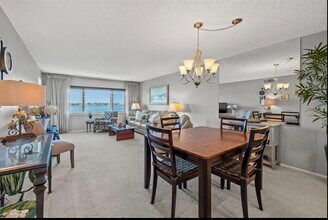 4750 Cove Cir in St. Petersburg, FL - Building Photo - Building Photo