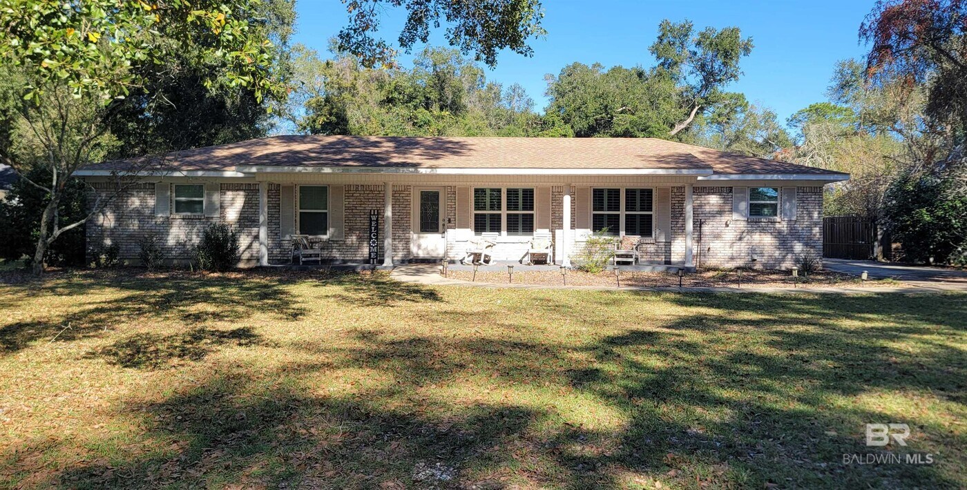 14155 Oak St in Magnolia Springs, AL - Foto de edificio